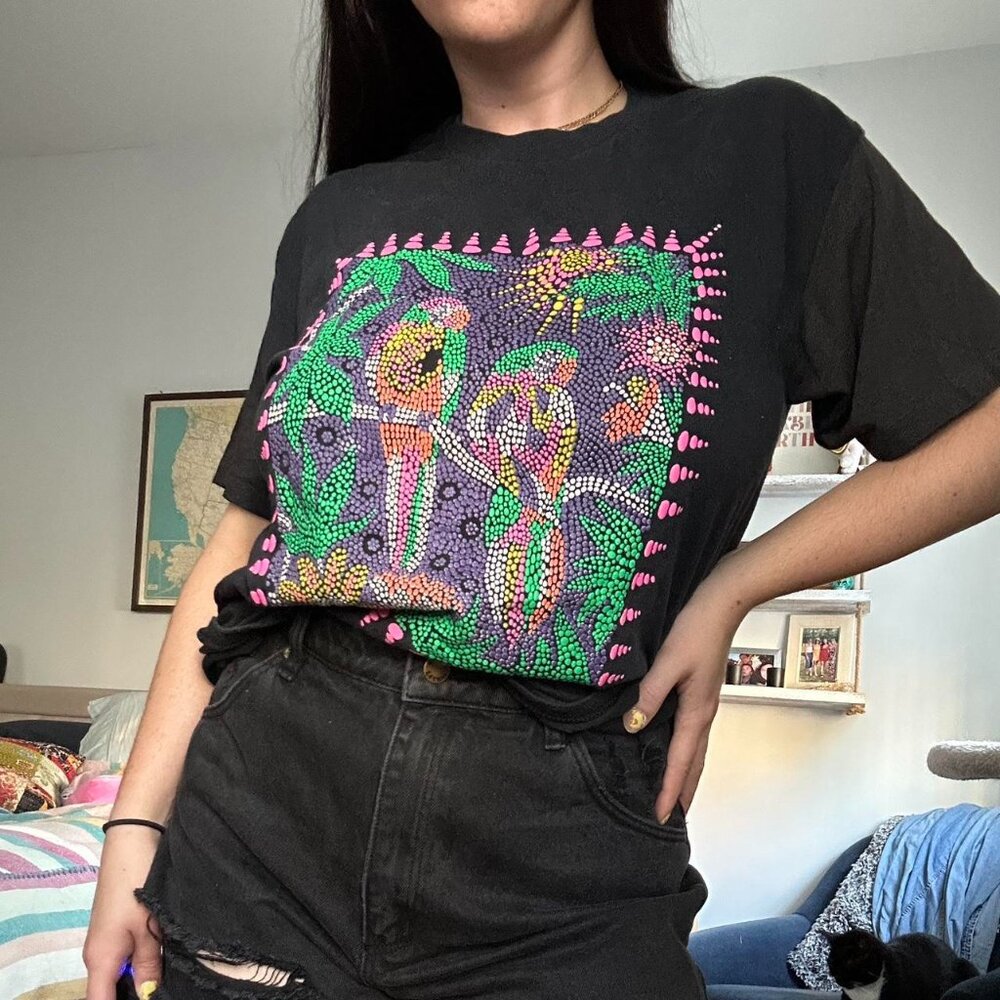 vintage parrot tee